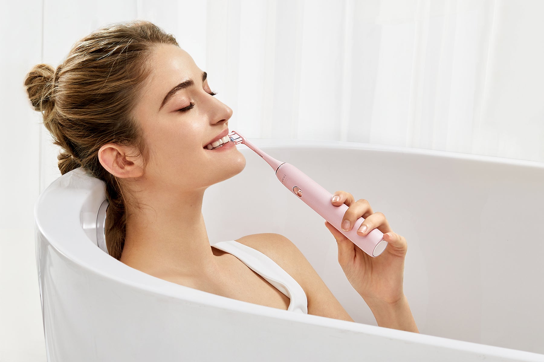 How to properly use an electric toothbrush?